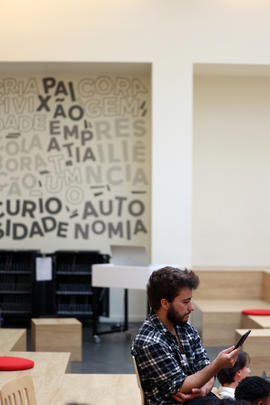 Fotografia 35: &quot;Amor e Informação&quot;, de Caryl Churchill
