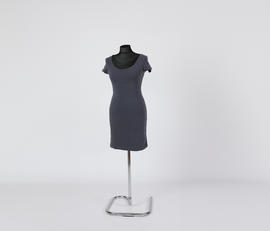 Figurino Nádia Nogueira (vestido cinzento): Nano T